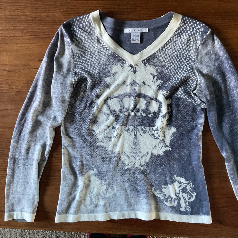 90s vintage V-neck sweater with crown graphic